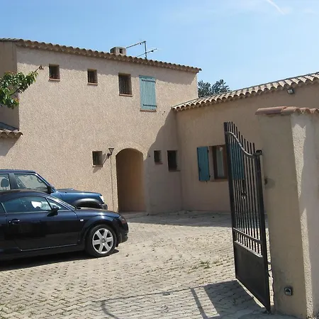 120 M2 3 Chambres, Parking Et Piscine