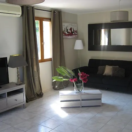 Appartamento 120 M2 3 Chambres, Parking Et Piscine