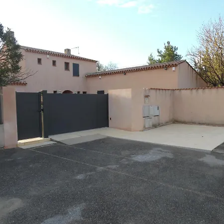 120 M2 3 Chambres, Parking Et Piscine Appartamento